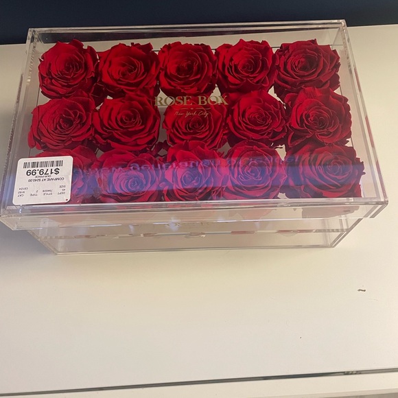 ROSE BOX NYC RED Roses Jewelry Box - Picture 2 of 2